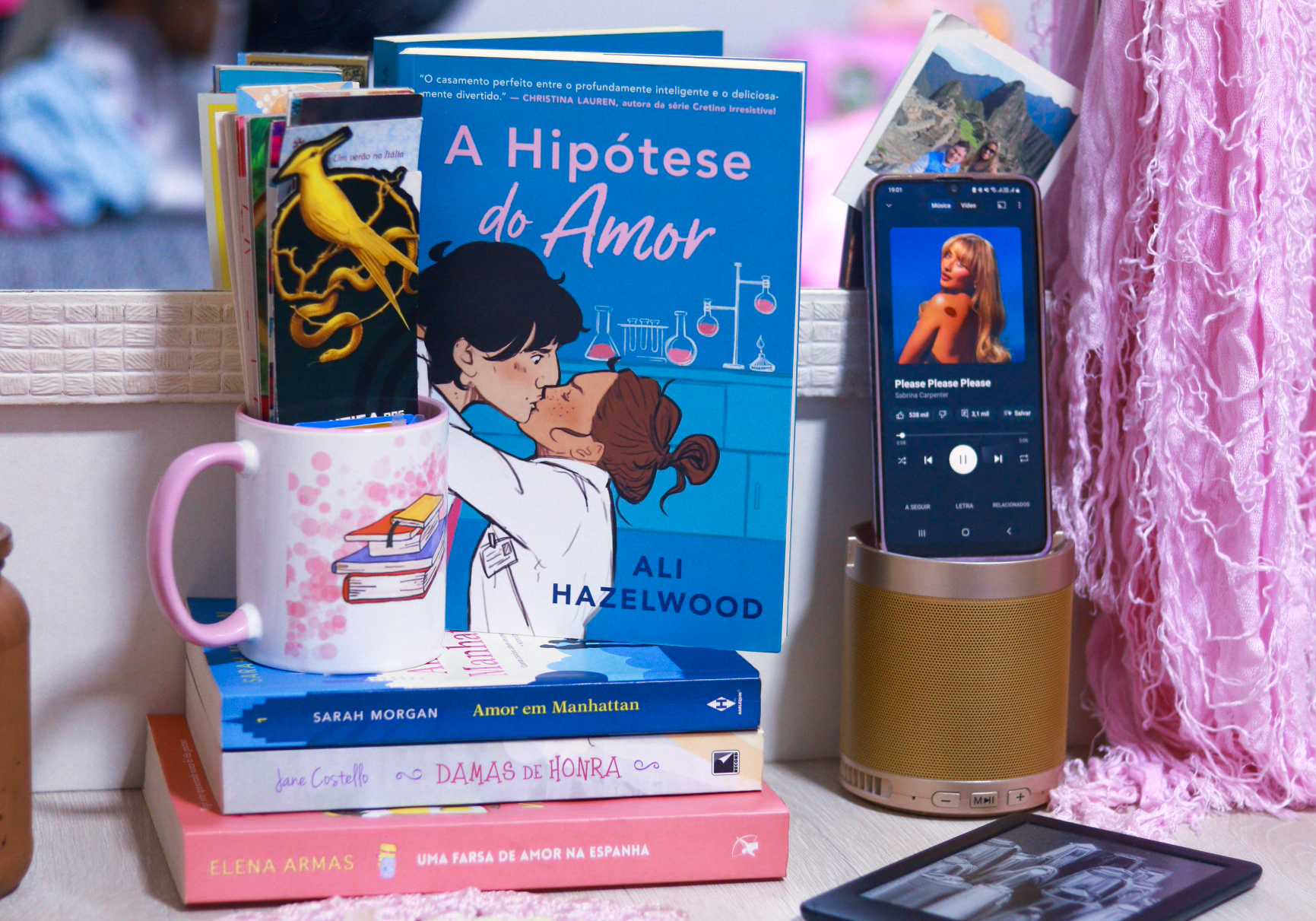 Acabe com a ressaca literária lendo A Hipótese do Amor.