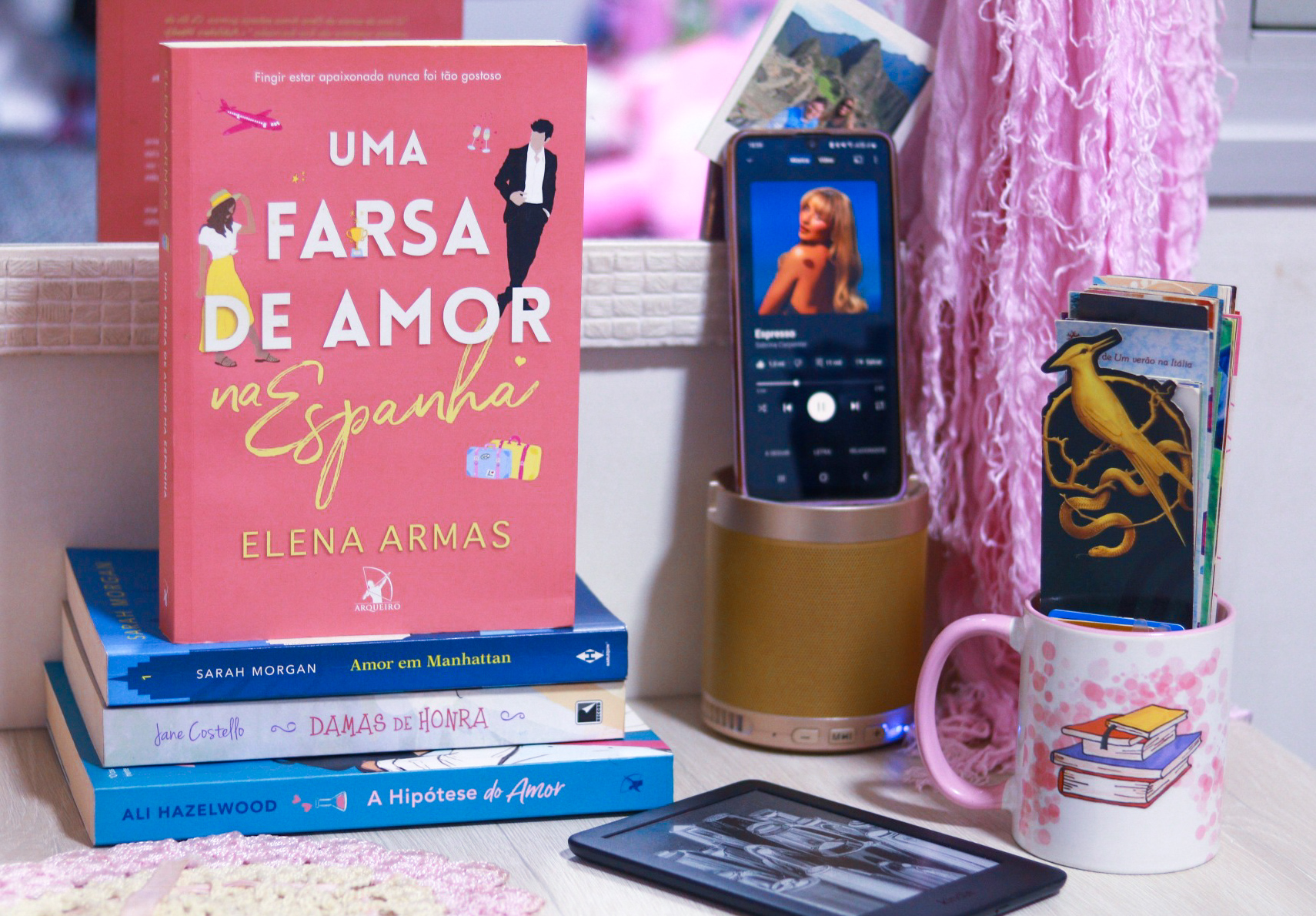 Acabe com a ressaca literária lendo Uma farsa de amor na Espanha.