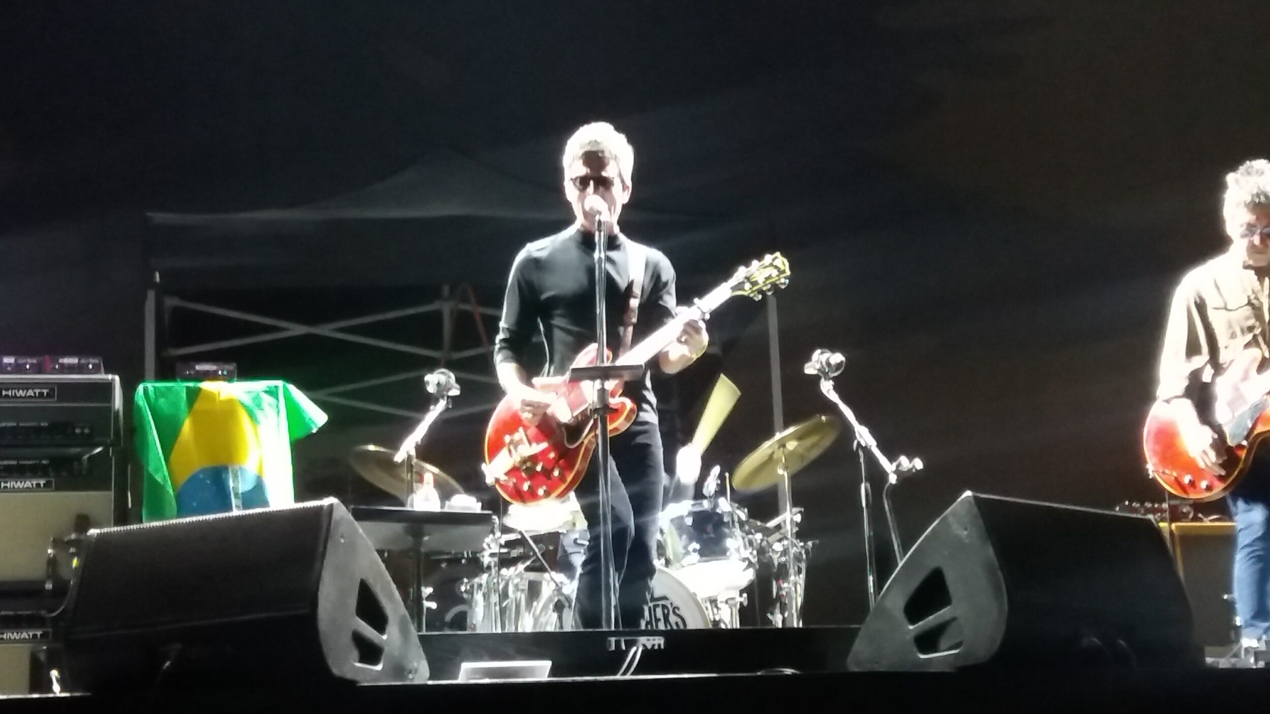 Noel Gallagher abrindo o show do U2 em 2017